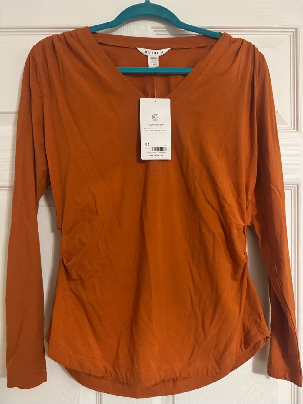 NWT Athleta Long Sleeve Outbound V-Neck Top Ruched Shoulder Rust Medium